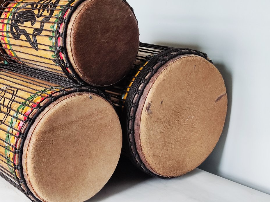 Ensemble de tambours basses dunun - Set de doundouns de Guinée