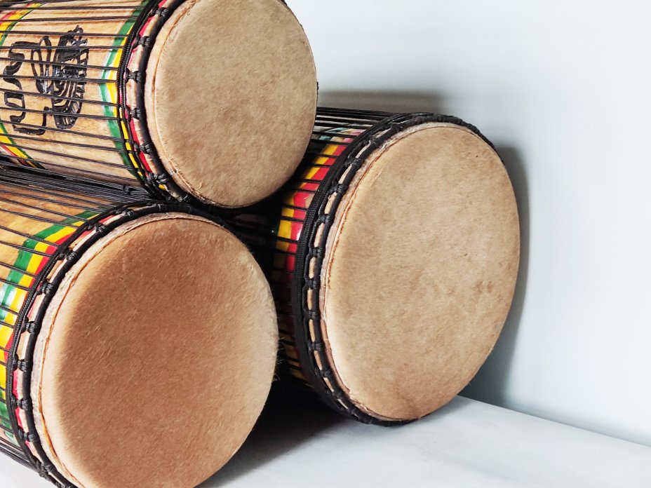 Ensemble de tambours basses dunun - Set de doundouns de Guinée